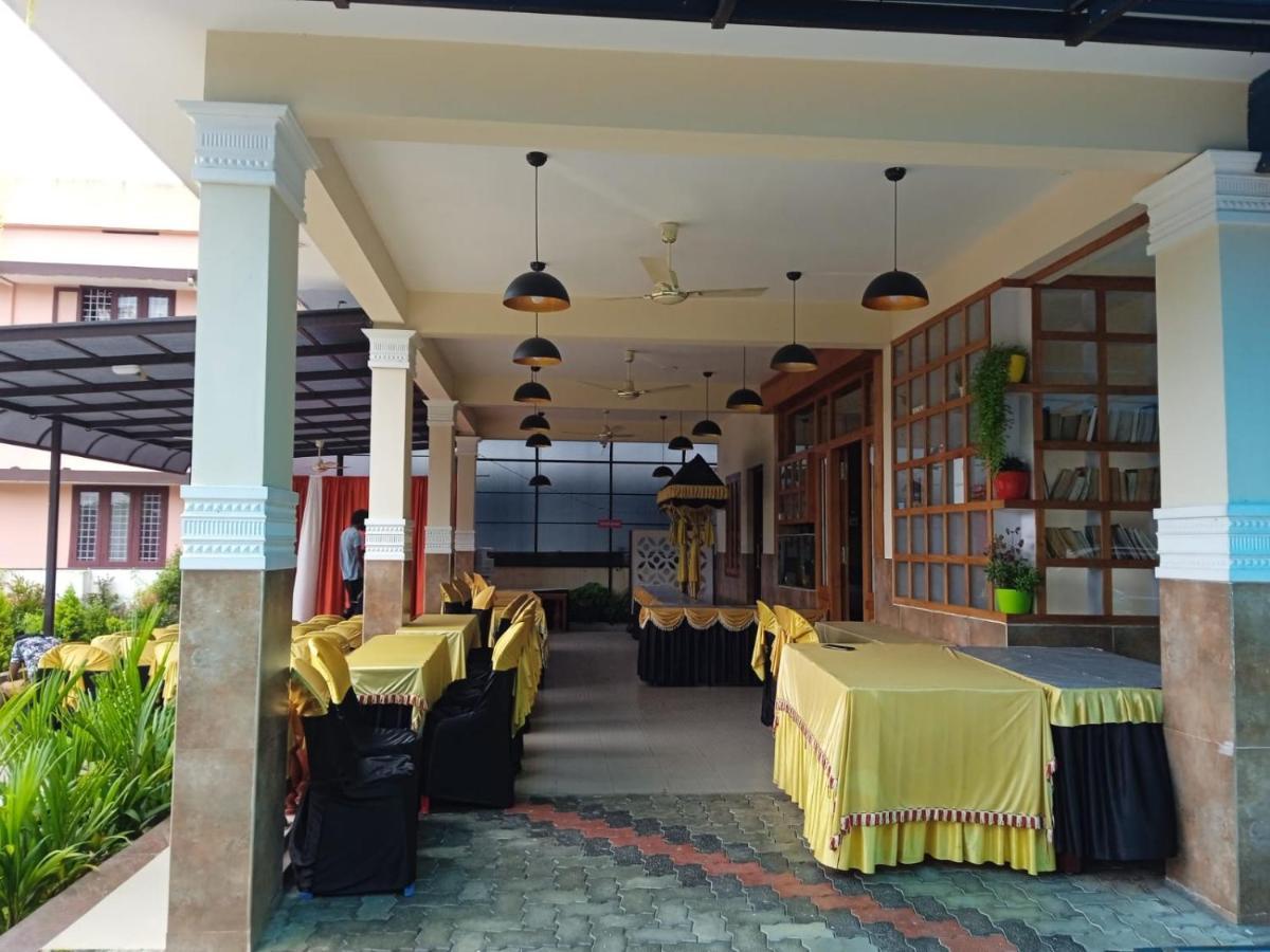 Meghdoot River Resort Kochi Eksteriør billede